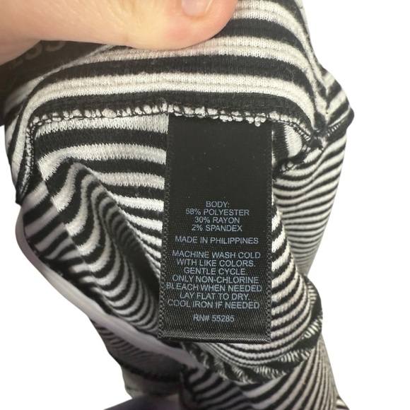 Express Women’s Mixed Stripe Skater Flare Mini Skirt Black/White 2 - Picture 7 of 9